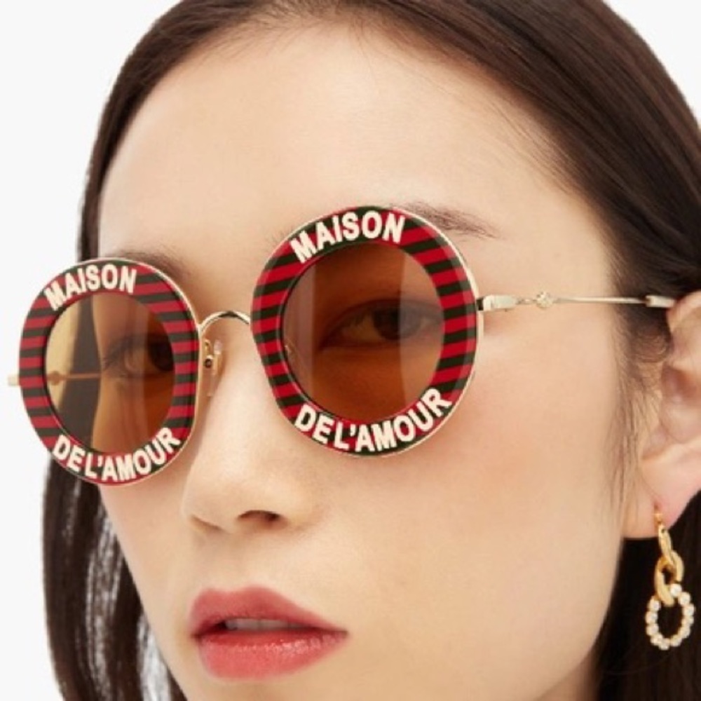 Gucci Brand new with green velvet case